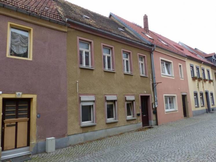 В Германии, недорого - 3-этажный дом в центре города