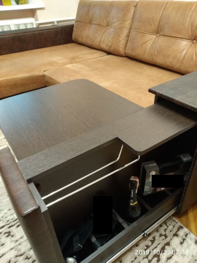 Архив Продам классный угловой диван с мини баром и столиком!: 510 $ - ДиваныКиев на BON.ua 77358468