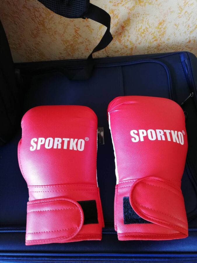 Новые боксерские перчатки sportko кож винил 12 унций
