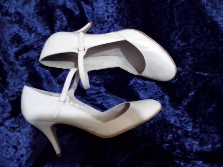 Туфли женские кожаные размер 38 кремово-белые