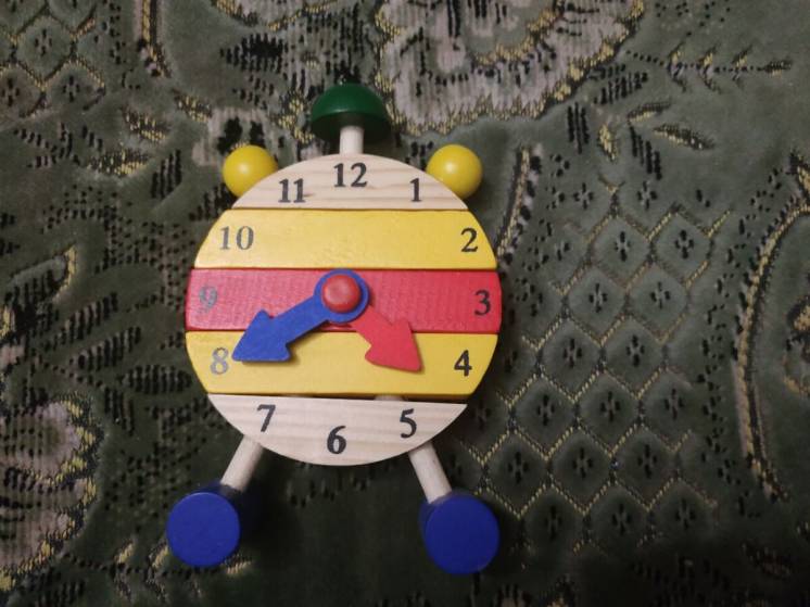 Деревянная игрушка-головоломка часы
