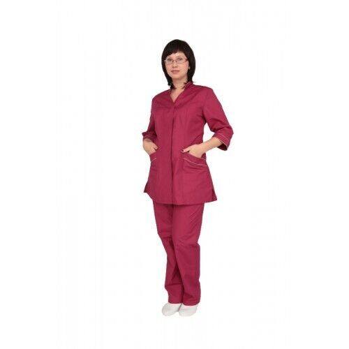 Медицинский женский костюм бордового цвета