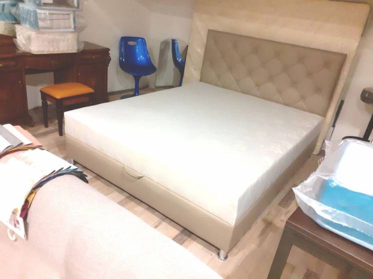 Кровать с мягкой спинкой + матрас с подъемным механизмом