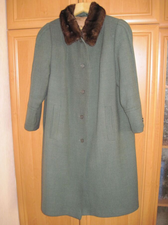 Продам зимове (демісезонне) жіноче шерстяне пальто б.в., розмір 50-52