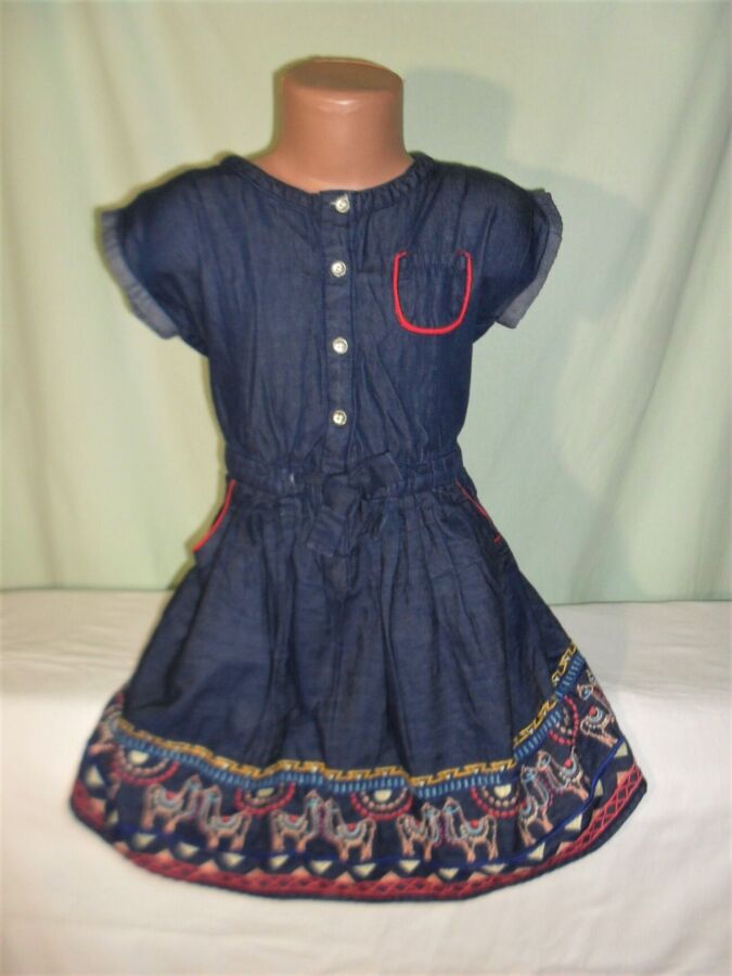 Джинсовое платье с вышивкой на 5-6лет