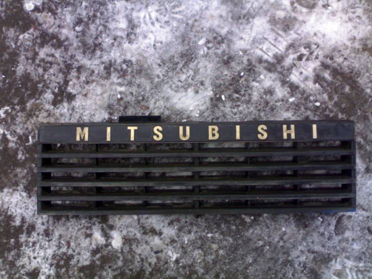 Решетка передняя Mitsubishi Pajero (82-90 г)