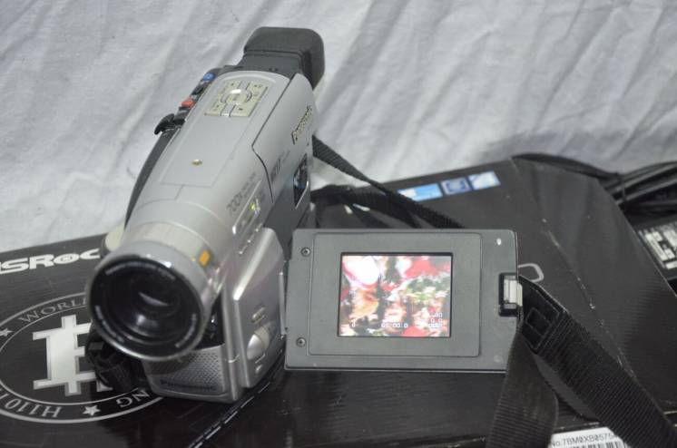 Видеокамера Panasonic NV-VZ17
