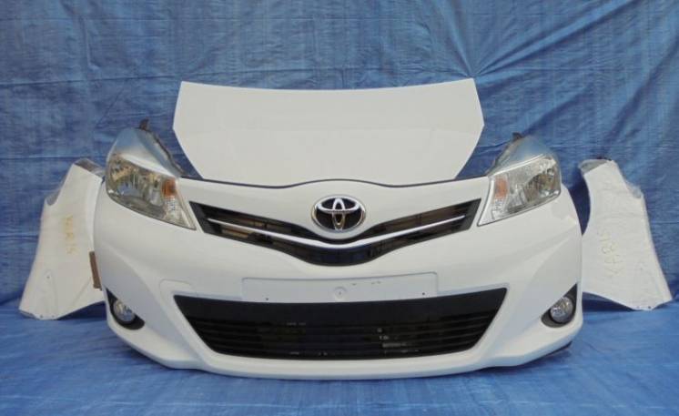 Б/у Капот Toyota Yaris 2011-2013