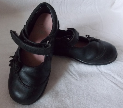 Черные кожаные фирменные туфли Clarks на  девочку - 16 см, 8 размер