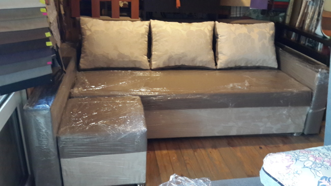 Новый угловой диван с пуфом