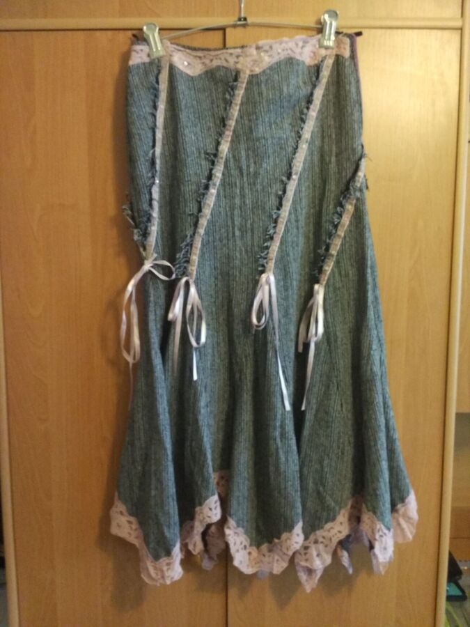 Продам хорошую юбку осенне-зимнюю, р. 42-44 (евро 36)