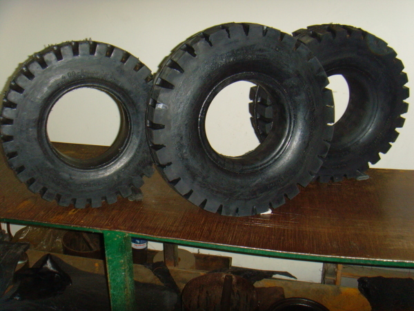 эластичные литые (массивные) шины для груззо погрузчиков
