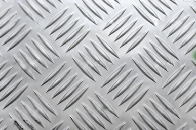 Алюминиевый  лист 2,5мм рифленый  квинтет ГОСТ 1050 АН24 марка АД0