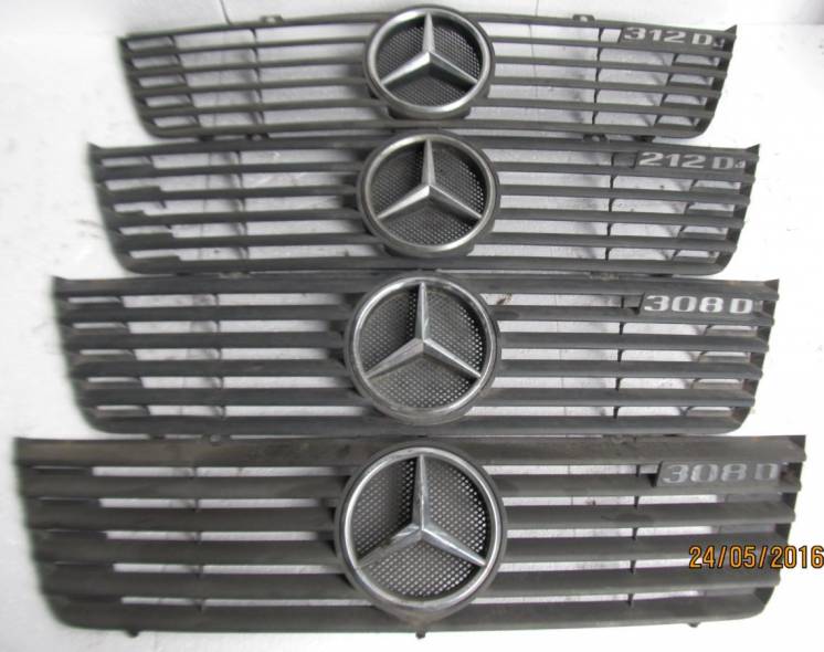 Решетка радиатора Mercedes Sprinter 1995-2000гг
