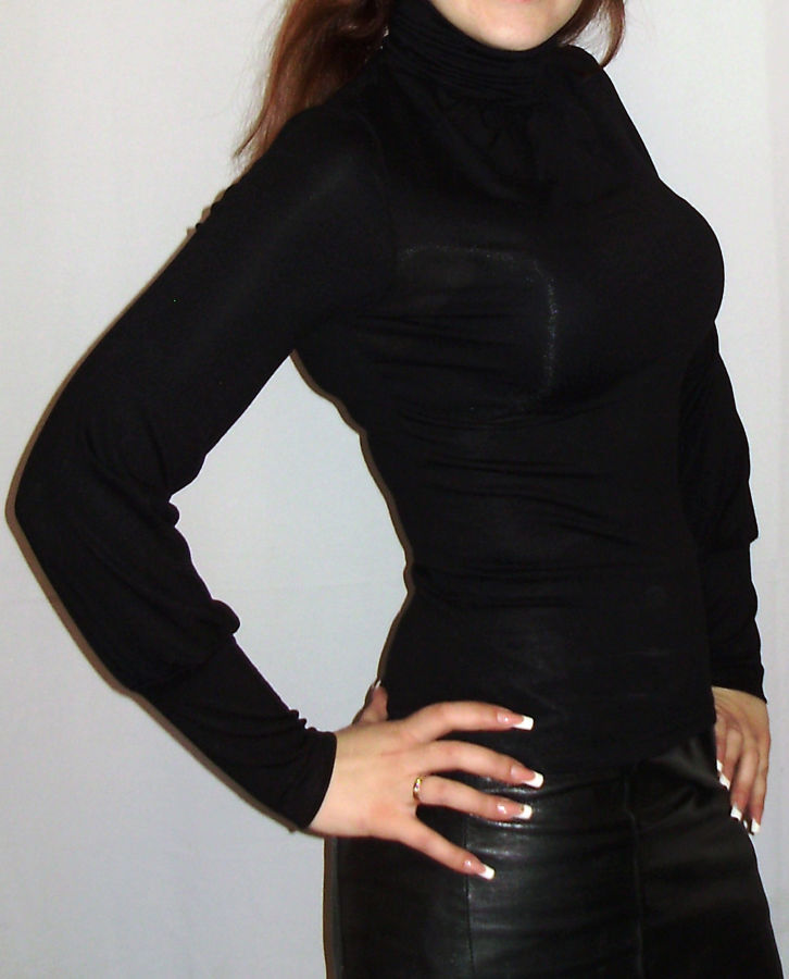 Водолазка-блузка женская трикотажная черная