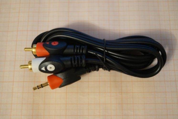 Аудиошнур кабель Jack стереоштекер 3.5 на 2 штекера RCA