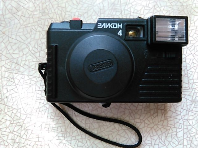 Продам пленочный фотоаппарат Элико́н-4