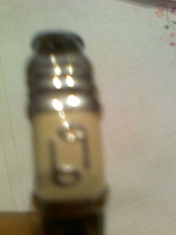 Оригинальный металлический  браслет , на черном и кофейном фоне-буквы