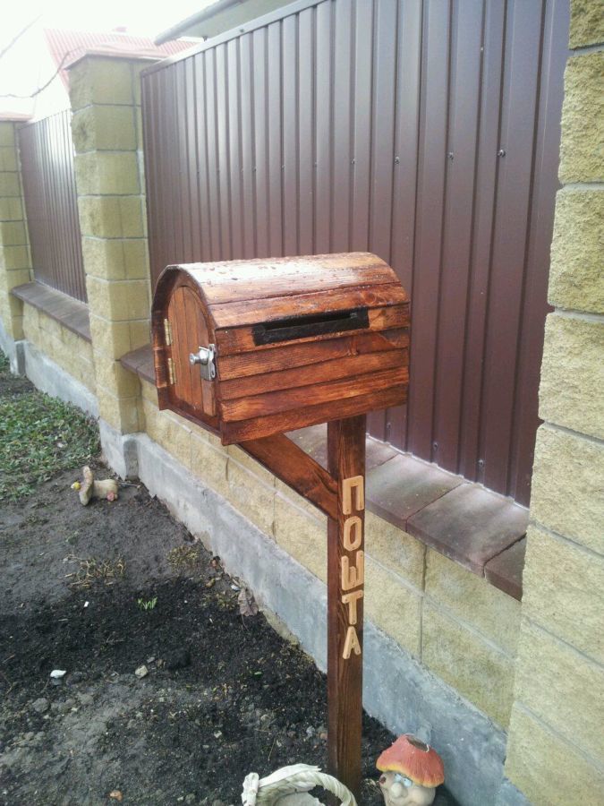 Деревяний поштовий ящик