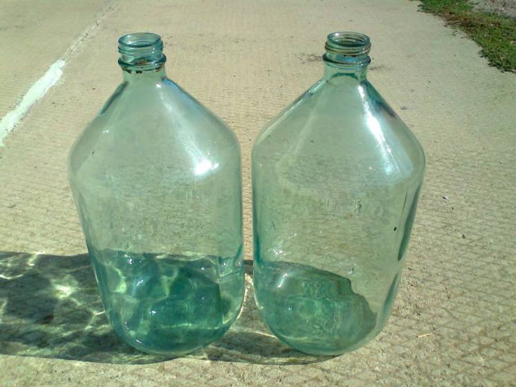 Стеклянные бутыли по 20 литров белое стекло пр-ва СССР.