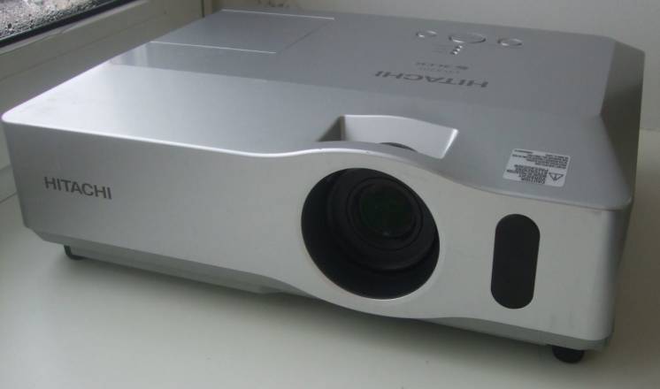 Отличный проектор Hitachi CP-X201 (3LCD, 2200лм)