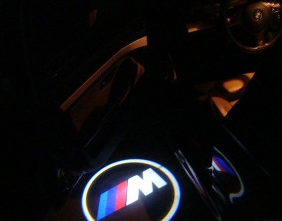 Проекция двери на BMW логотипы ///М и BMW