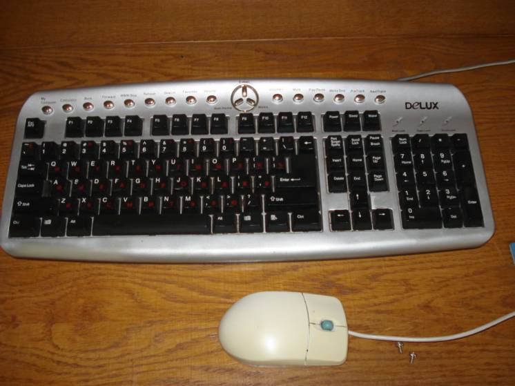 Продам б/у клавиатуру  Delux DLK-9872 PS/2 для компьютера
