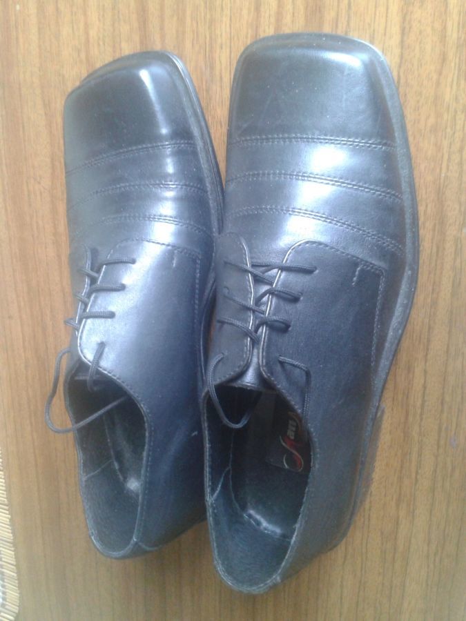 Продам мужские новые кожаные туфли р.40 (39)
