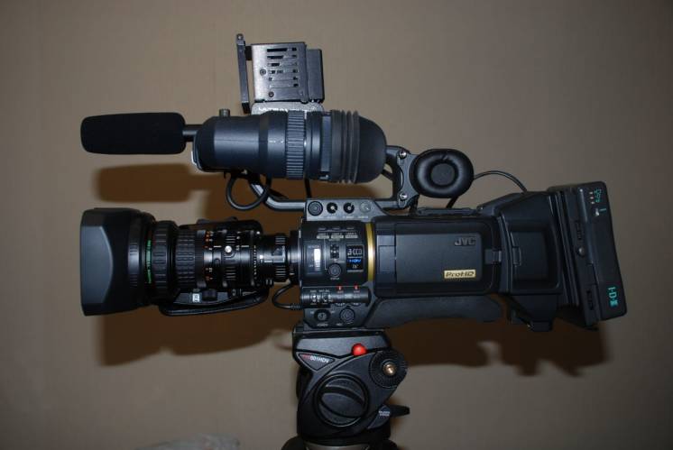 Профессиональная новая видеокамера HDV JVC GY-HD200