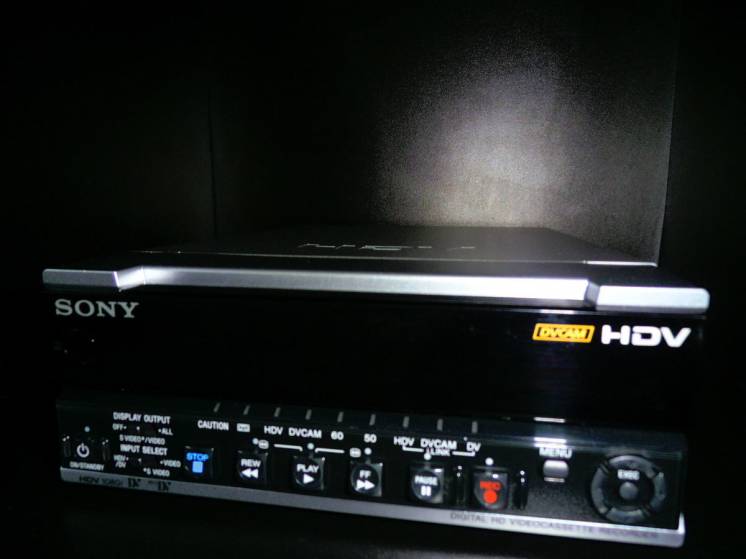 Профессиональный HDV, DVCAM, DV, Mini DV видеомагнитофон Sony HVR-M15E