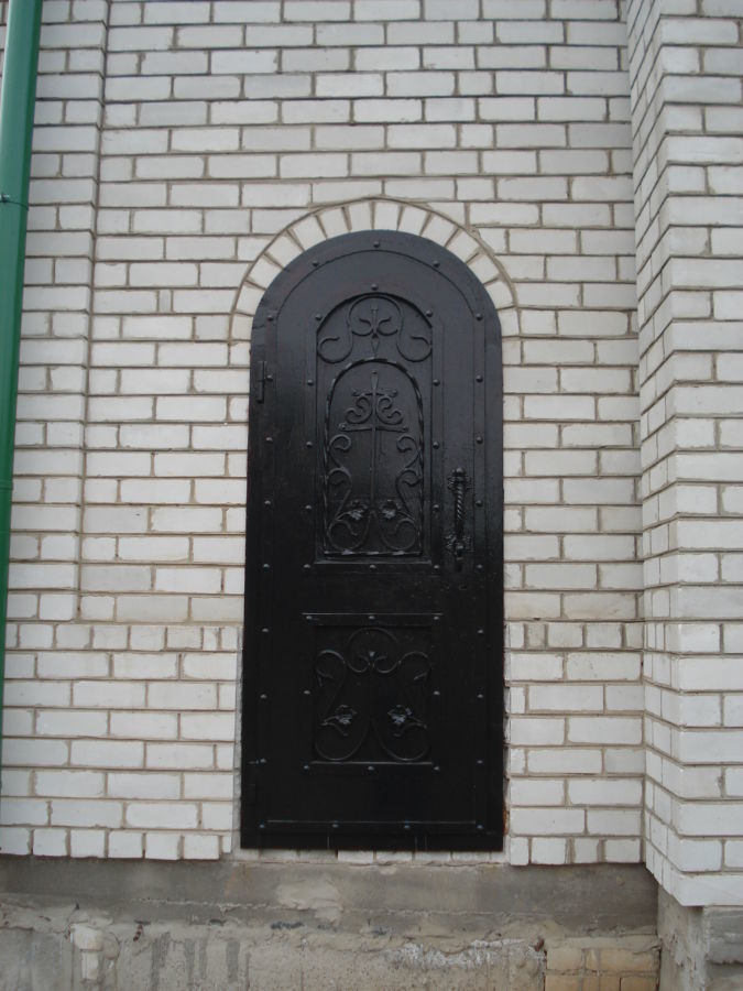 Бронированные входные двери с элементами ковки