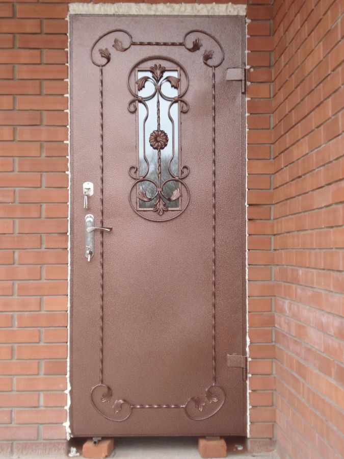 Двери бронированные с элементами ковки