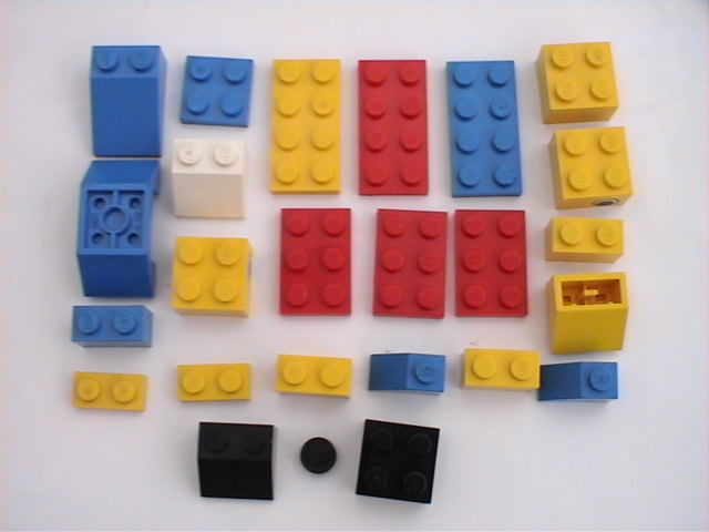 Детали Lego (Лего) и Cobi (Коби).