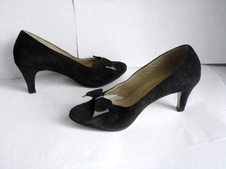 Элегантные женские туфли черные замша Югославия