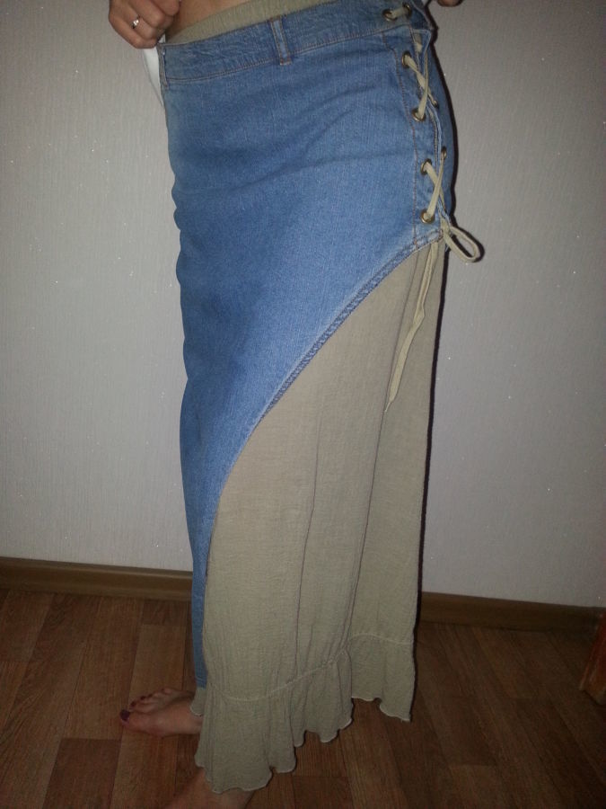 юбка джинсовая с разрезом, шнуровкой и  подкладкой