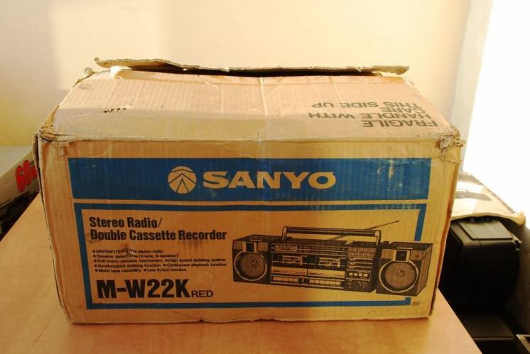 Винтажная магнитола Sanyo M-w22k в упаковке! Made In Japan