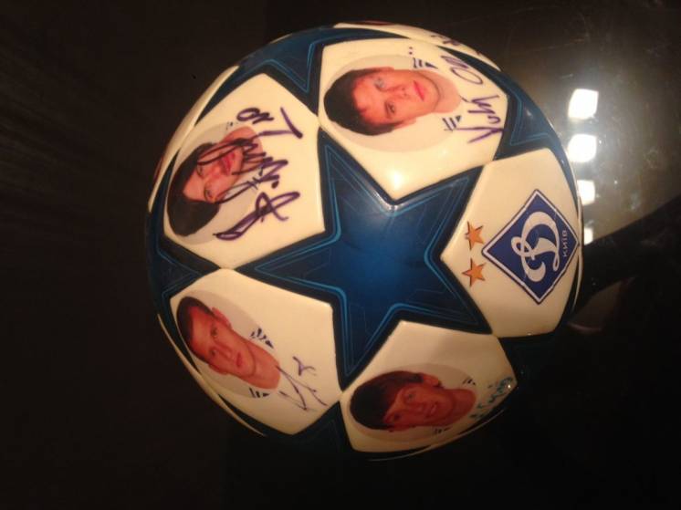 Продам мяч Adidas с фото и автографами игроков Динамо Киев