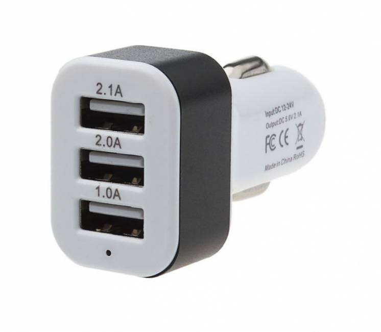 3 USB мощная универсальная зарядка с индикацией в прикуриватель.