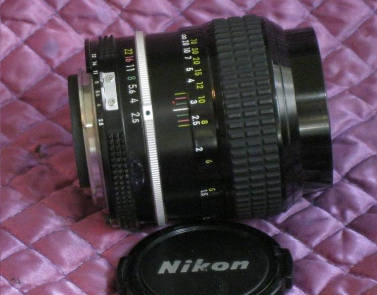 Объектив Nikon F 105mm f2.5 Ai Nikkor