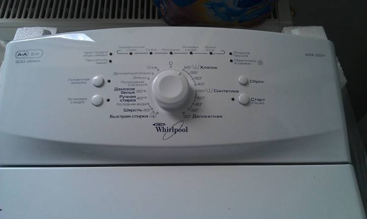 Вертикальная новая стиральная машина Whirlpool AWE 2221