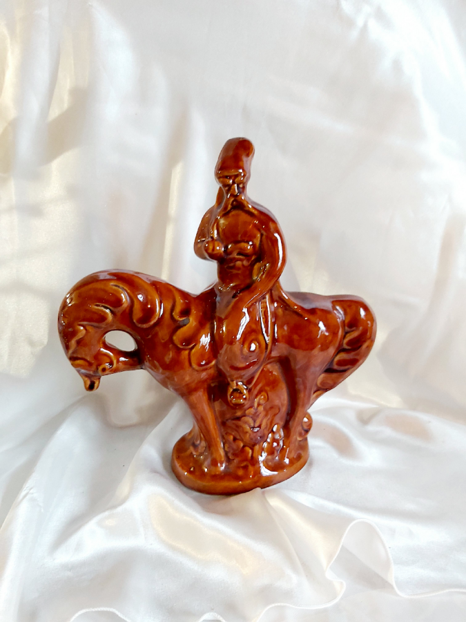 Статуэтка обливная майолика Козак на коне антиквариат