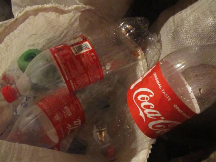 бутылки пластиковые из-под воды