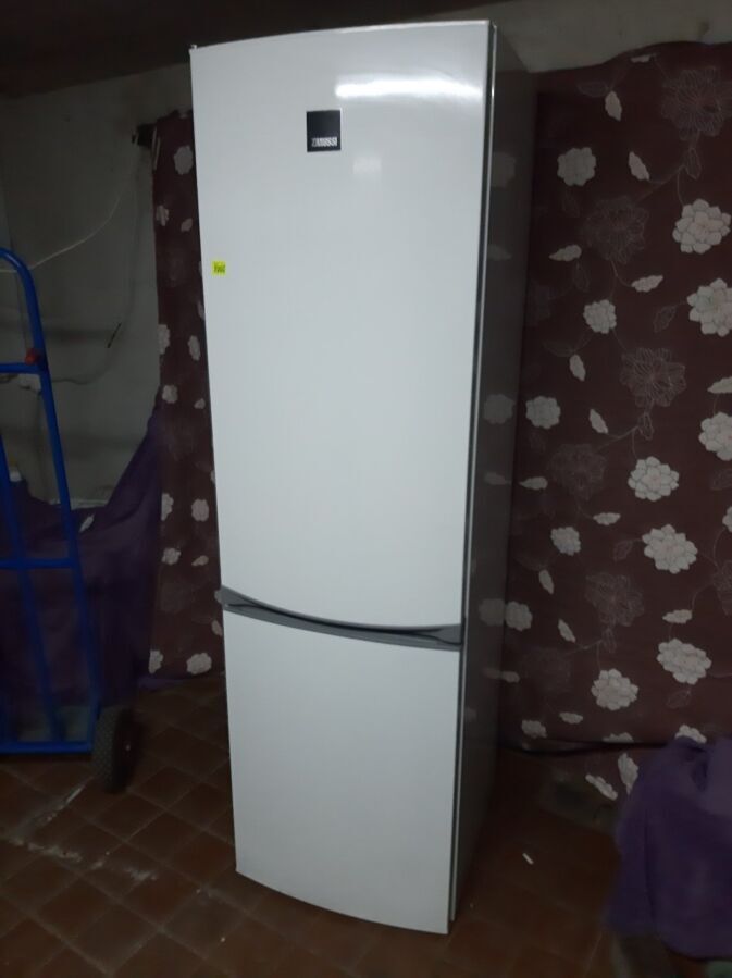 Холодильник Zanussi 2м