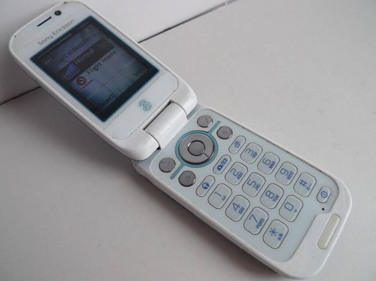 Телефон Sony Ericsson Z610i, из Англии, рабочий.