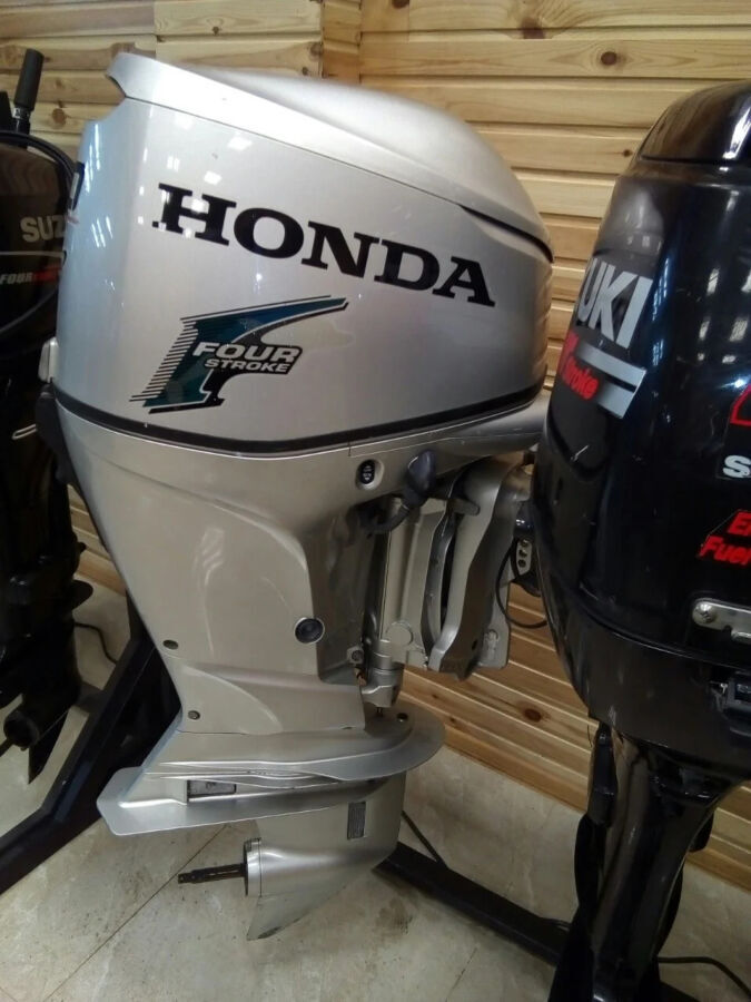 Продам лодочный мотор Honda -60