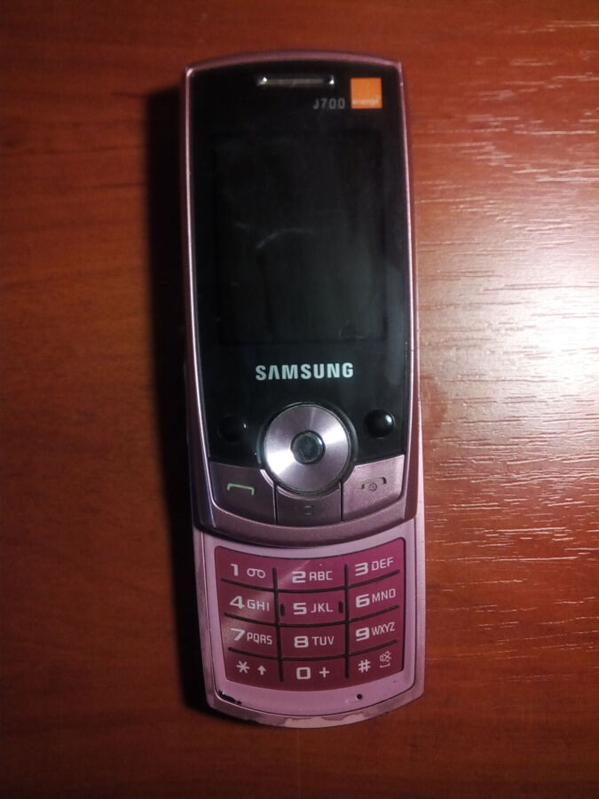 Продам слайдер телефон Samsung SGH-J700