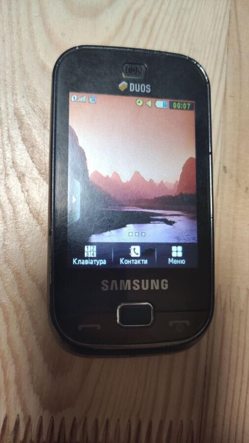 Телефон Samsung Duos GT-B5722