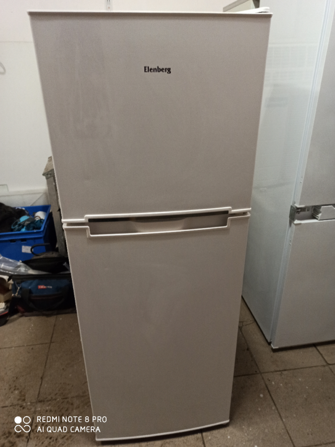Продам двухкамерный холодильник Еленберг