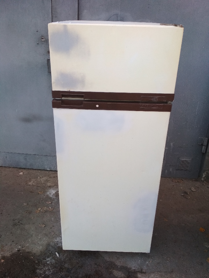 Продам двухкамерный холодильник Чынар