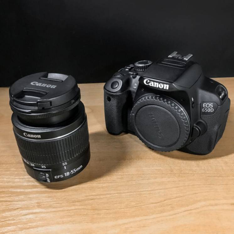 Canon 650D EF-S 18-55 f 3.5-5.6 III
